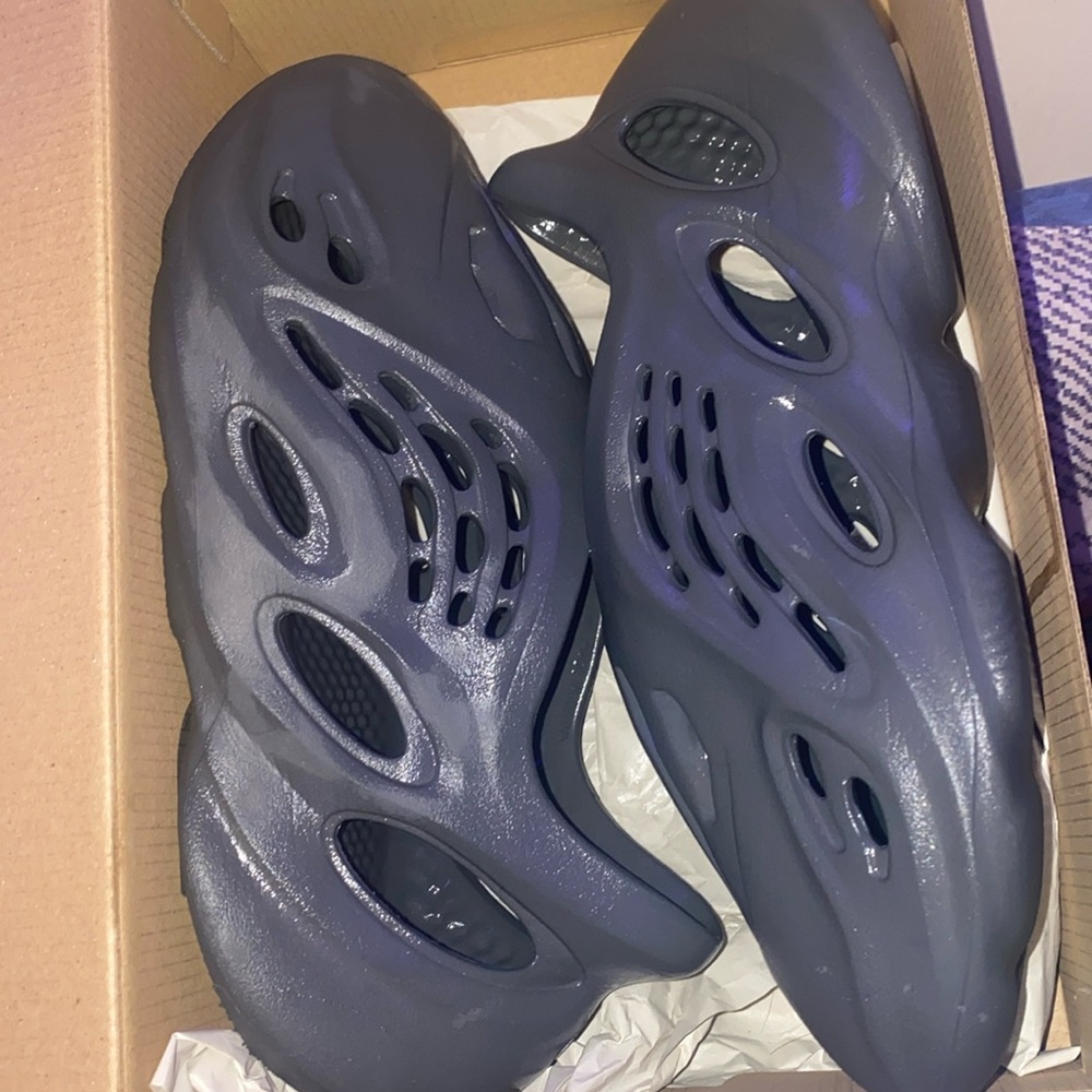 Yeezy foam runner carbon